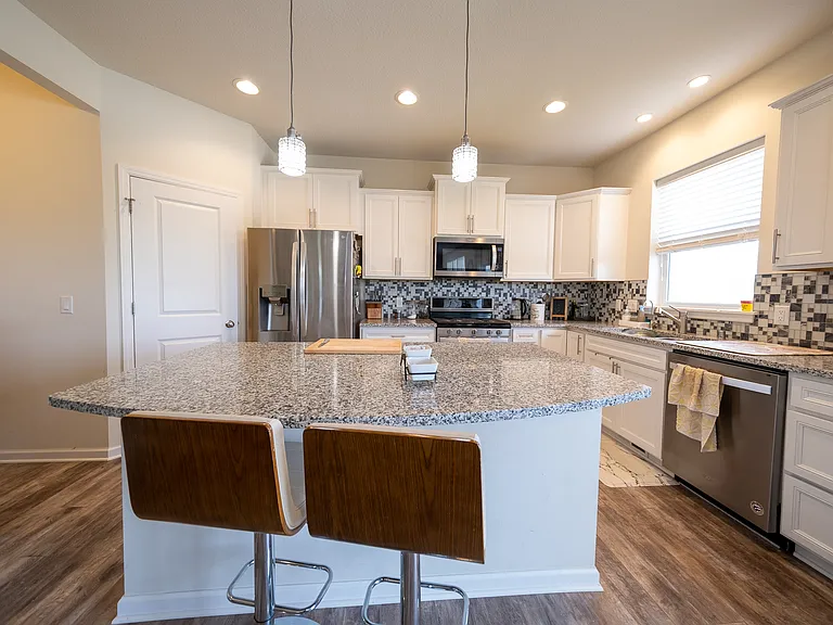 5595 Queensland Ln N — Photo 3