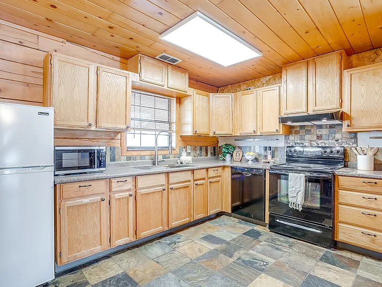 502 Western Hills Trl — Photo 14