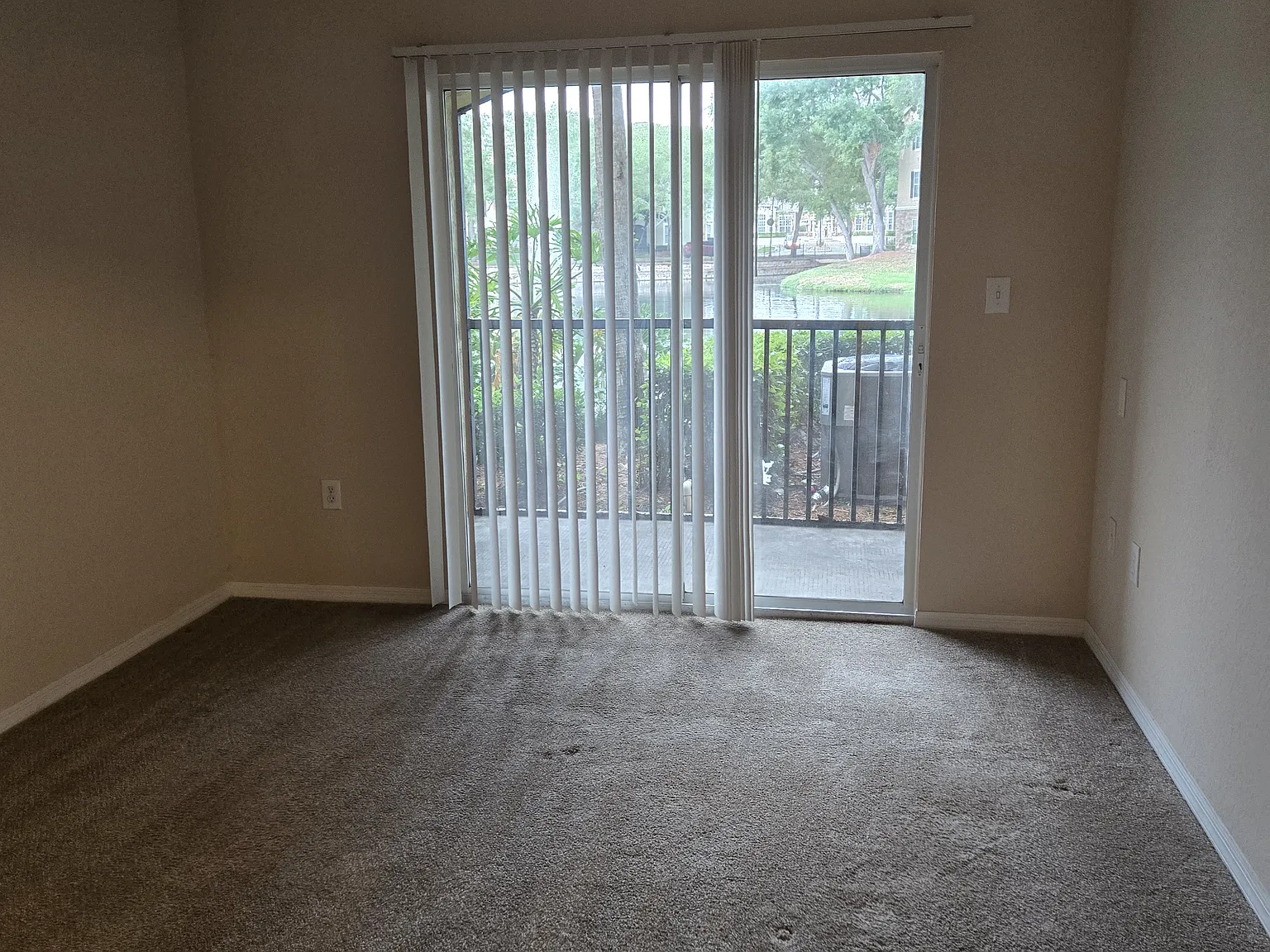 2 bed, 1045 sqft, $1,800 — Photo 2