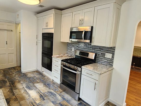 3rd image of 236 Rosewood Ter