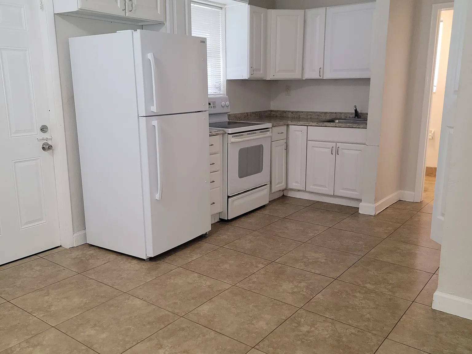 2 bed, 846 sqft, $2,200 — Photo 3