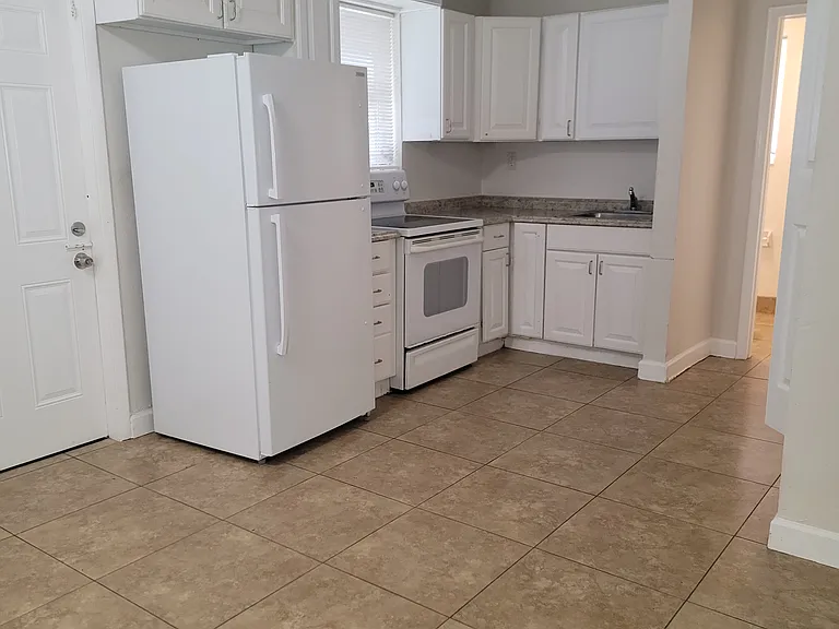 1681 NE 51st Ct — Photo 3
