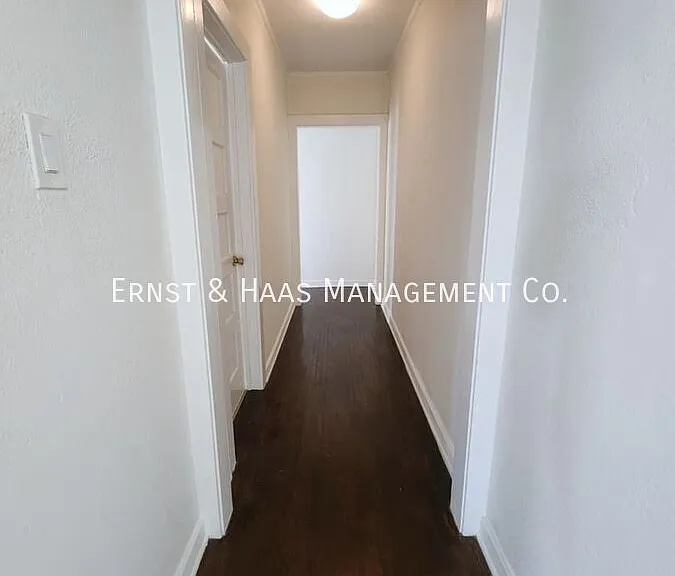528 N Kenmore Ave — Photo 6