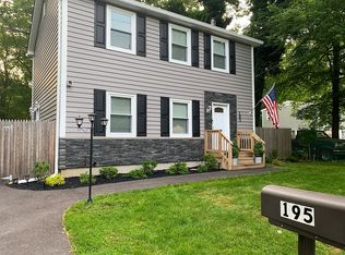 195 Washington Dr, Mastic Beach, NY 11951