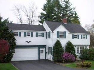 2 Chambers Rd, Cape Elizabeth, ME 04107