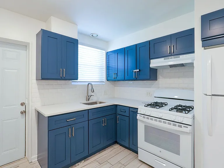 2127 S Beechwood St — Photo 8