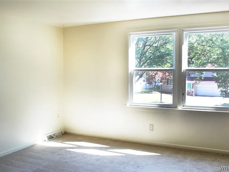 140 Ayrault Dr #RIGHT — Photo 3