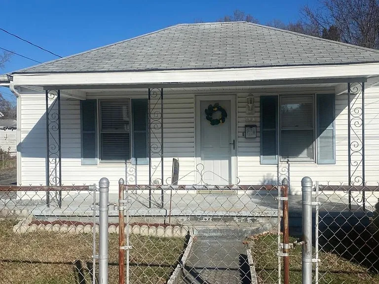 206 E Millpond St — Photo 22