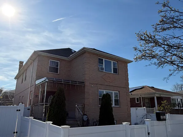 53-34 208th St #2F, Oakland Gardens, NY 11364