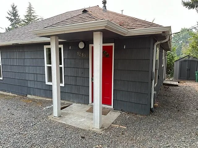 9253 SW Terwilliger Blvd — Photo 2