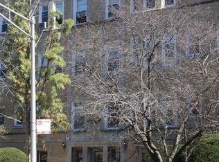4513 N Malden St APT 2B, Chicago, IL 60640