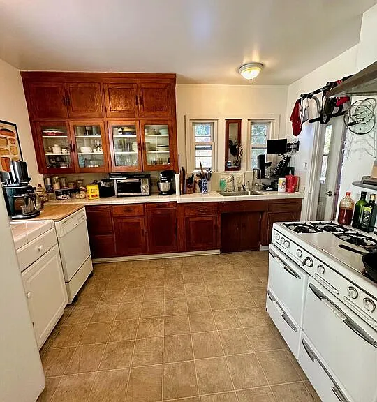 1360 Masselin Ave — Photo 5