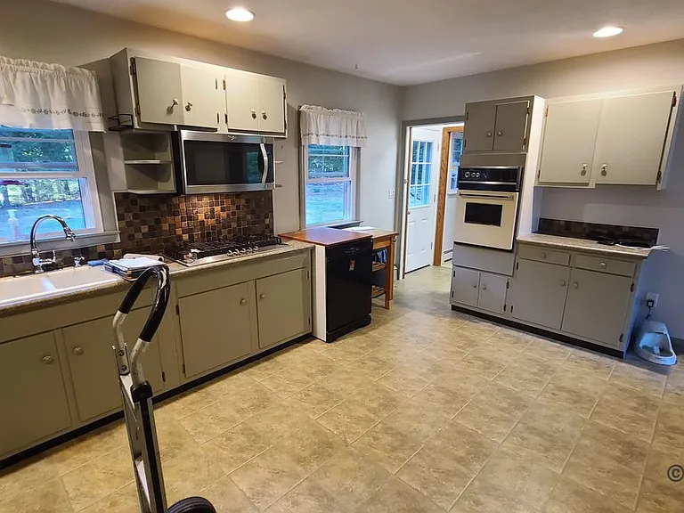 69 Piscataqua Rd — Photo 8