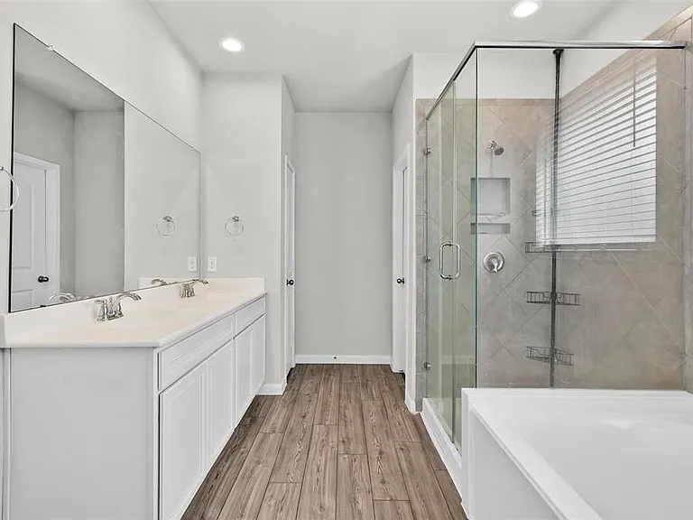Masters' Bathroom