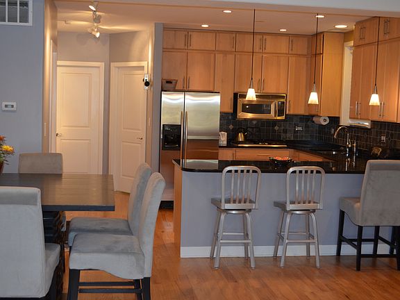 3rd image of 2614 N Wilton Ave Unit 3