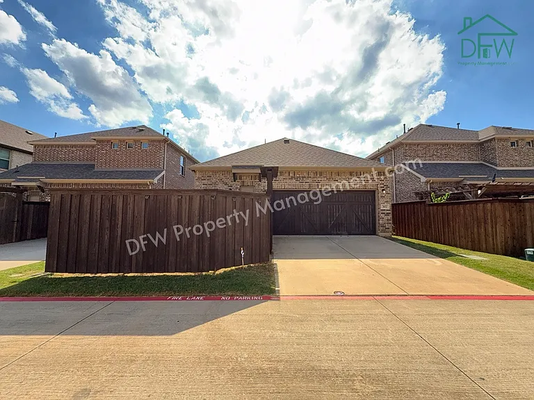 302 Julia Ln — Photo 30
