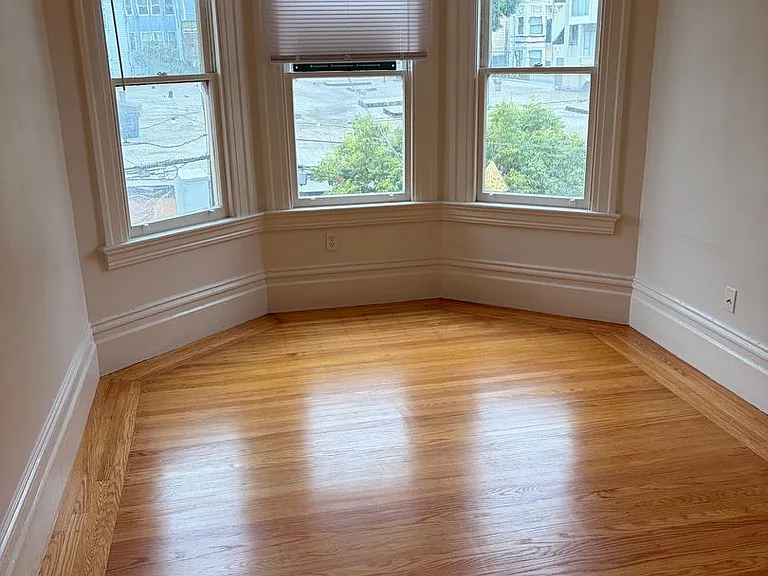 329 Linden St — Photo 4