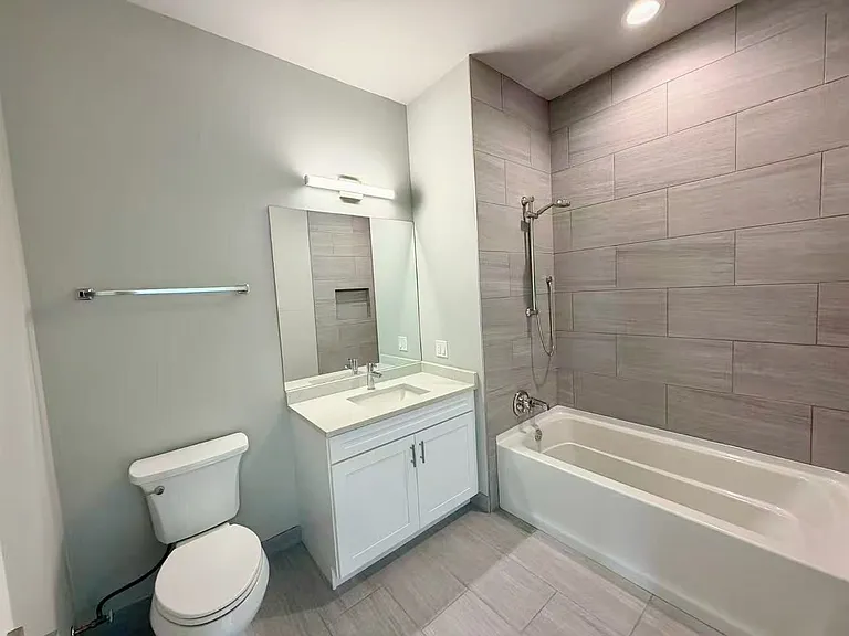 2807 S Halsted St #403 — Photo 4