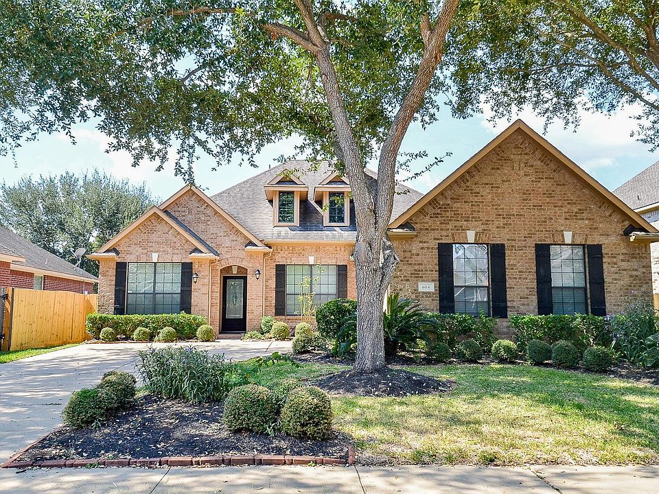 1st image of 614 Coggins Point Way