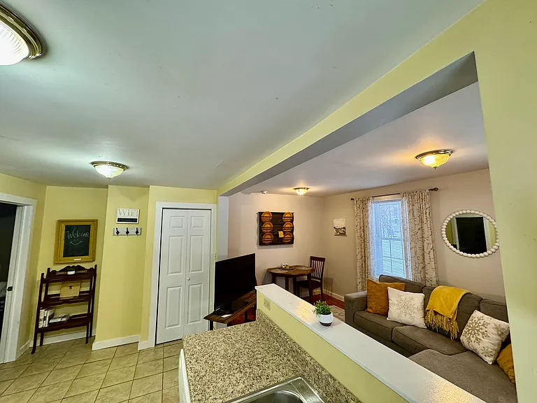 72 College St #10 — Photo 9