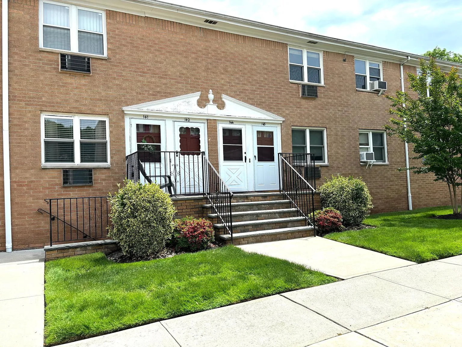 2 bed, $2,450 — Photo 1