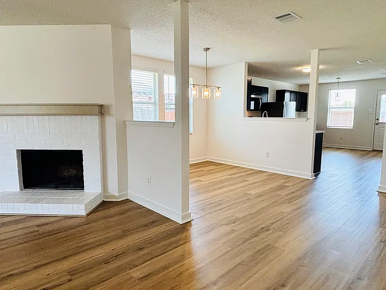 1007 Chilton Dr — Photo 10