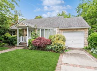 637 Knollwood Dr, West Hempstead, NY 11552