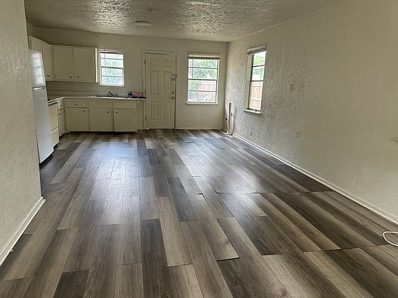 4th image of 407 Vera Cruz St