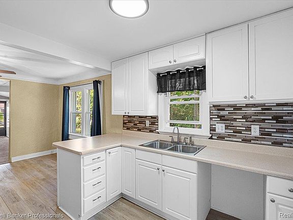 5th image of 5251 Gateshead St