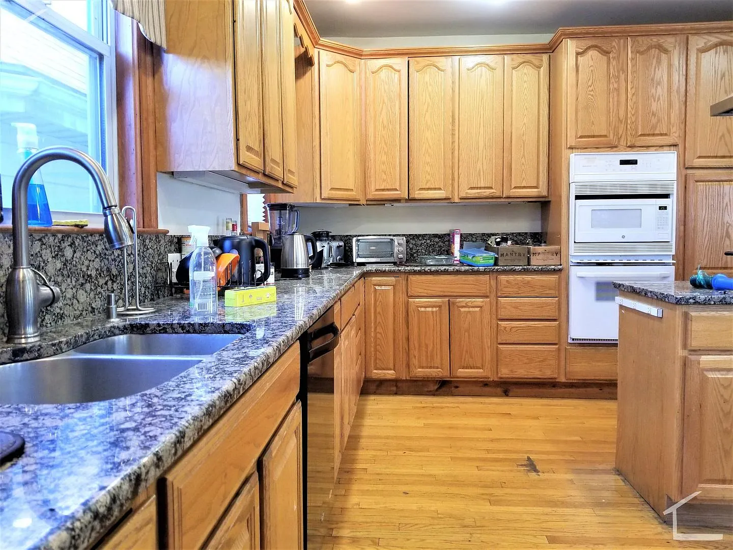 A Must-See Place, The pace has it All High-End Kitchen Appliances, In-Unit Washer and Dryer, Larg... — Photo 3
