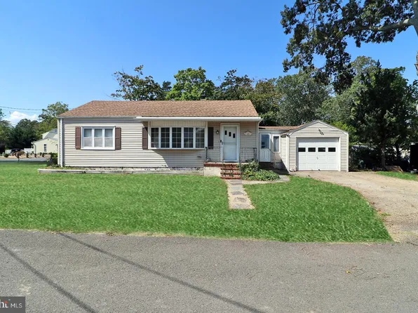 17 Pennsylvania Ave, Waretown, NJ 08758