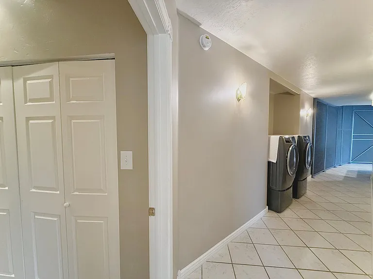 825 N Capitol Blvd — Photo 27