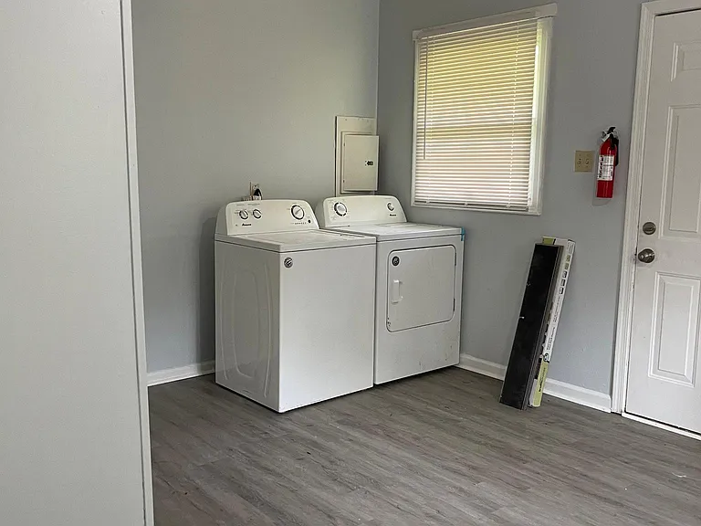 246 N Dennis Dr — Photo 11