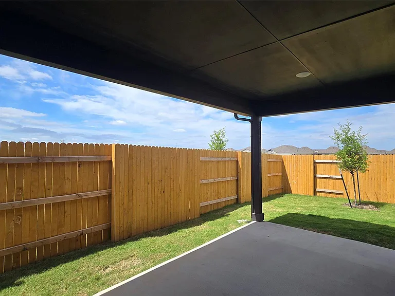 122 Holmby Dr — Photo 24