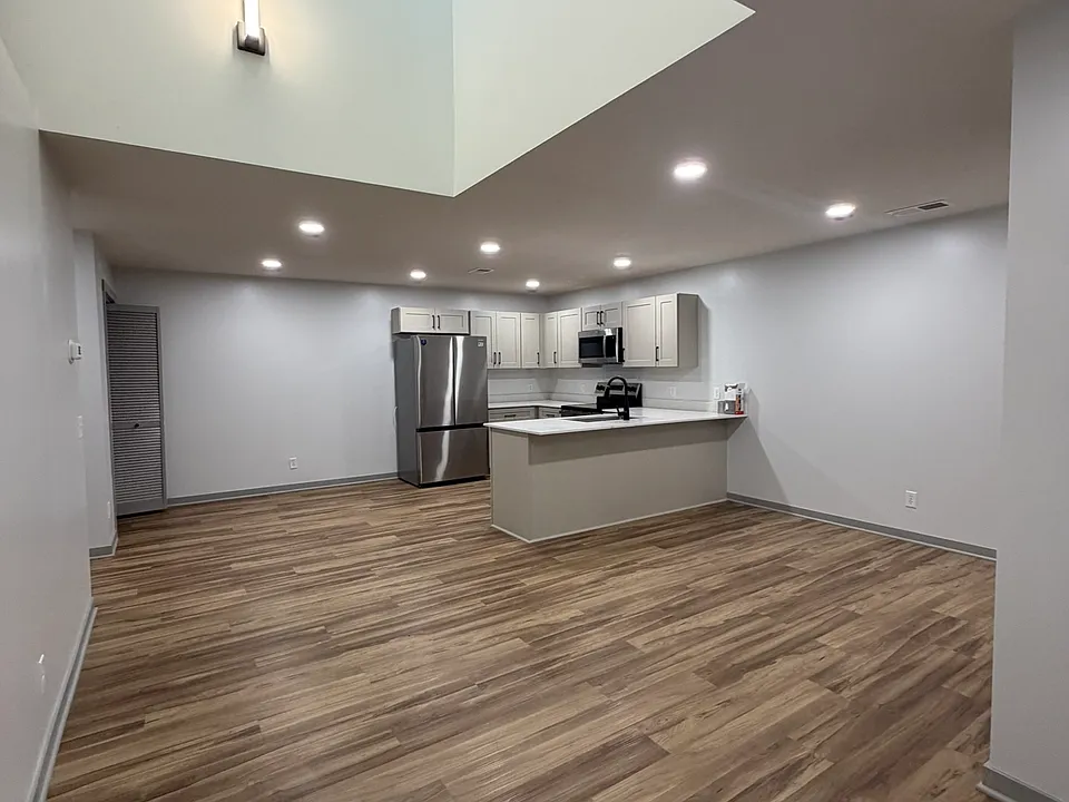 2009 Franklin St #5