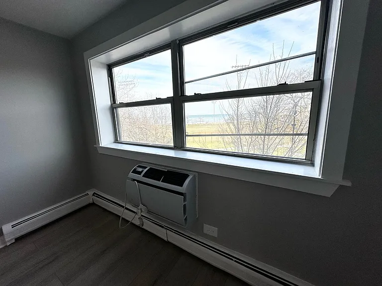Loyola Beach Apartments — Photo 39