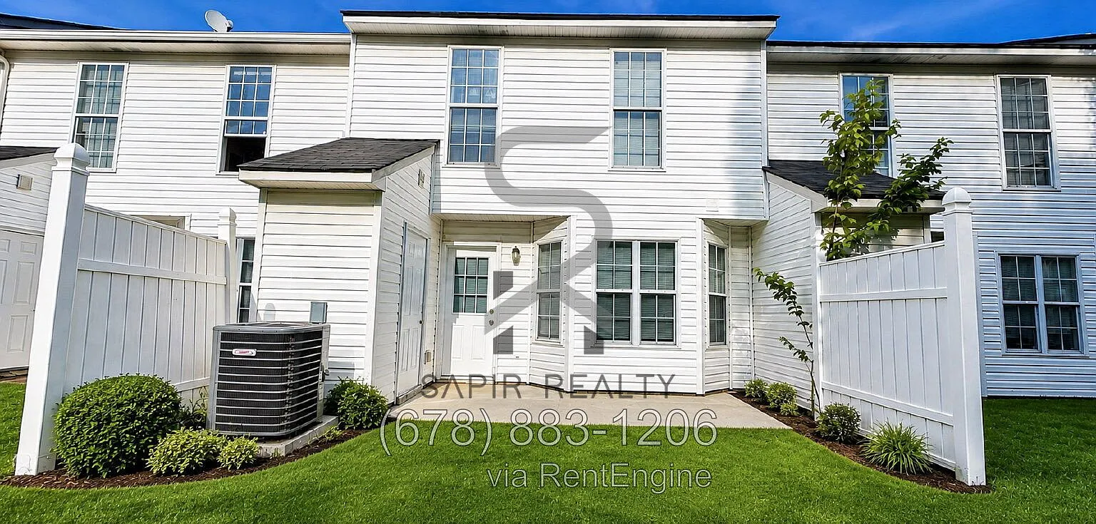 3 bed, 2.5 bath, 1348 sqft, $1,675 — Photo 3