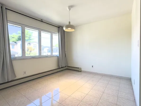 1622 John Street image 3 of 11