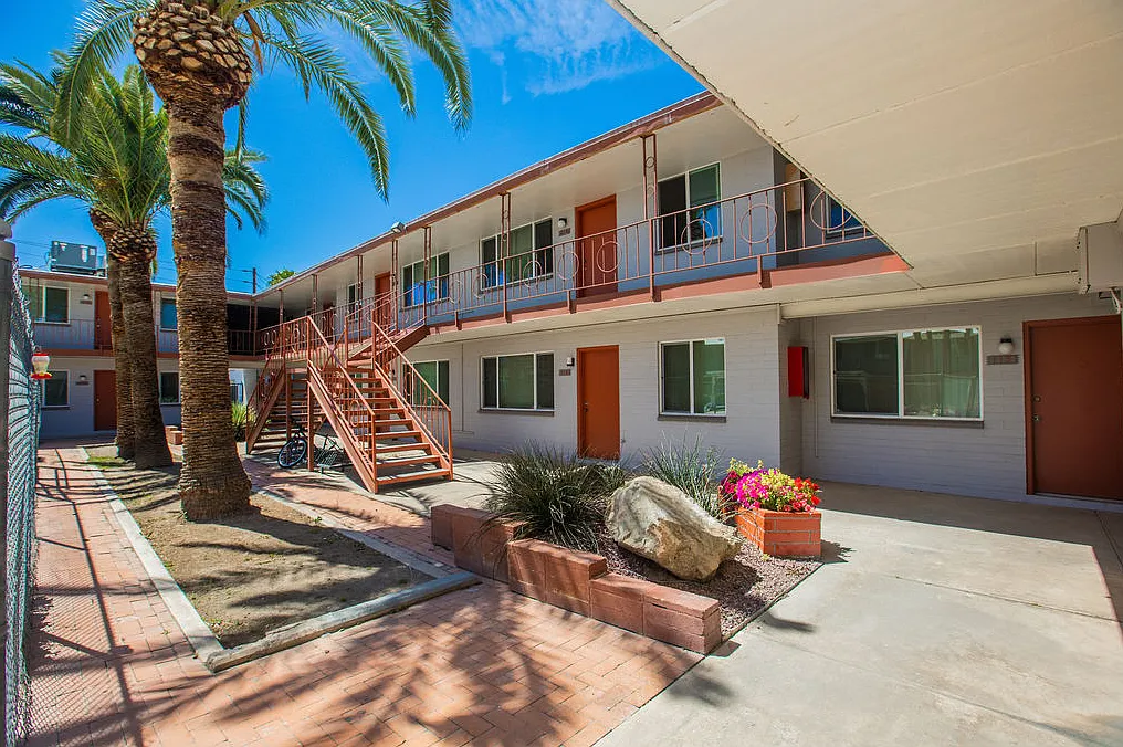 University Gardens Apartments — Photo 3