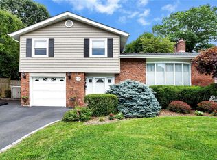 36 Harwood Dr E, Glen Cove, NY 11542