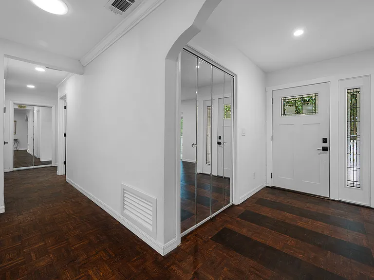 1764 Linwood Cir — Photo 34