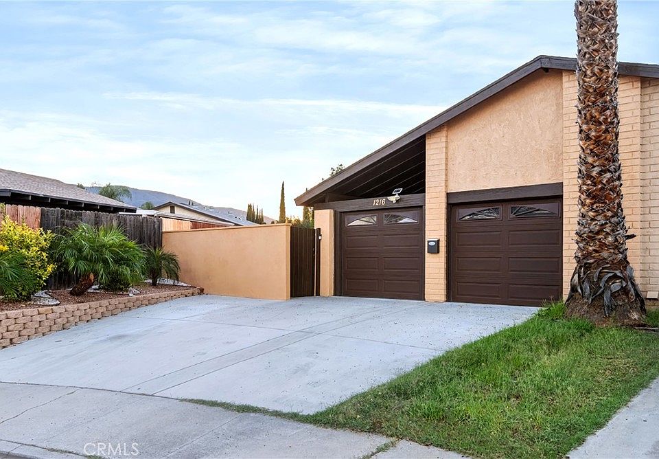 1st image of 1216 Hampton Cir