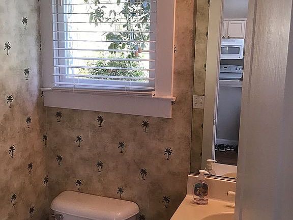 1/2 bath - powder room