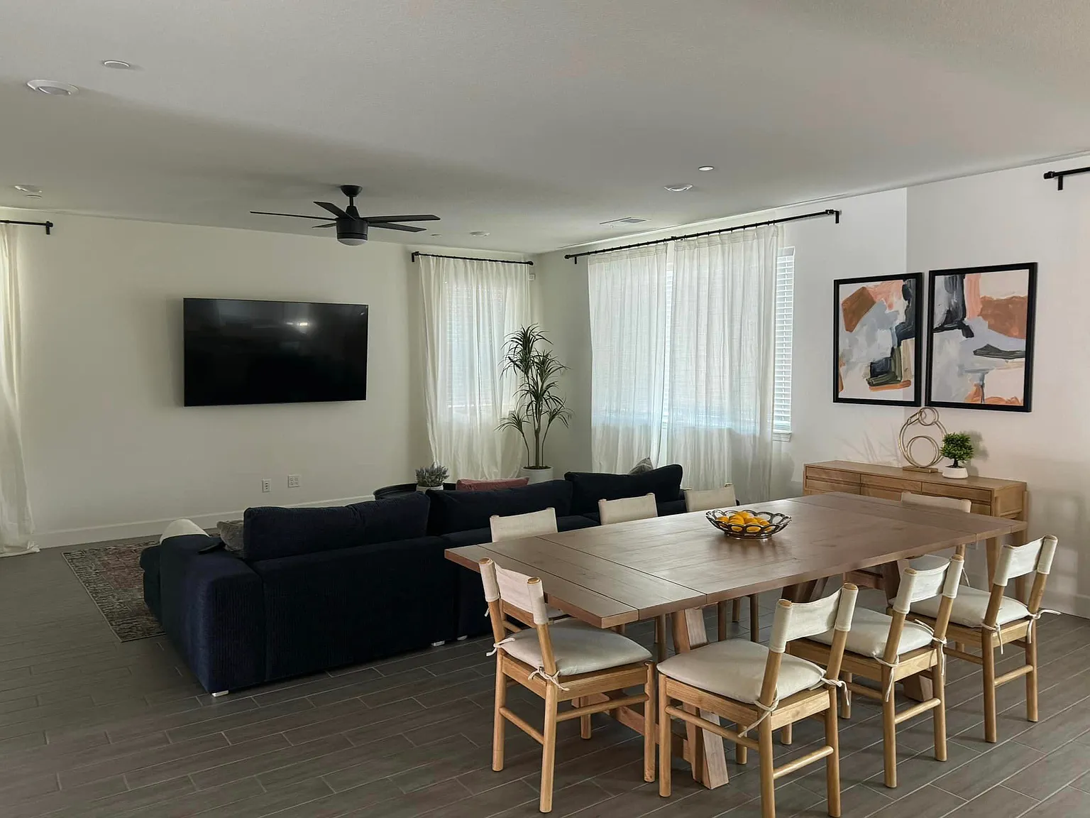 4 bed, 2.5 bath, 2600 sqft, $3,500 — Photo 4