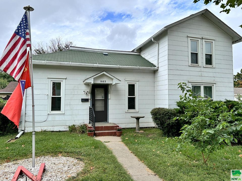 1st image of 1603 2nd Ave
