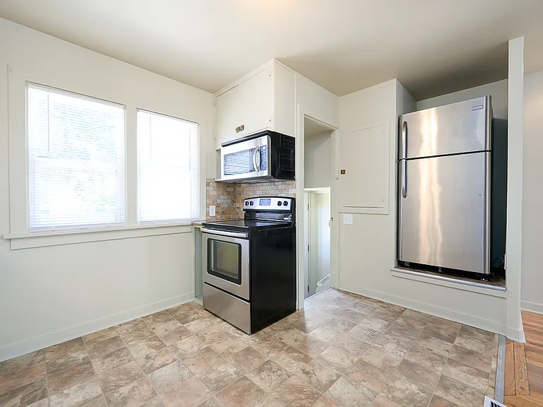 408 11th Ave S #408 — Photo 7