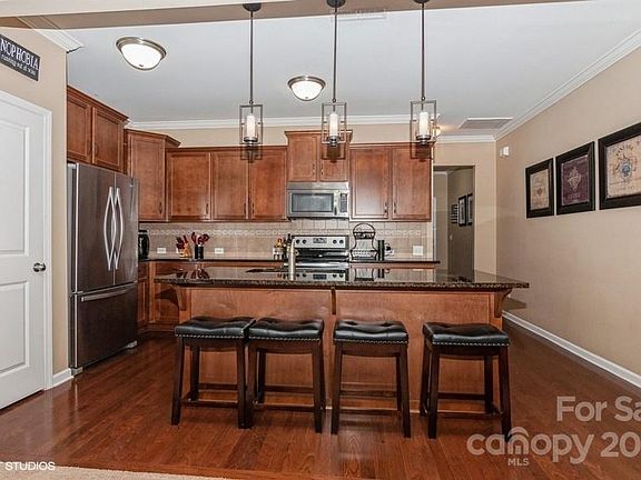 5th image of 934 Summerlake Dr