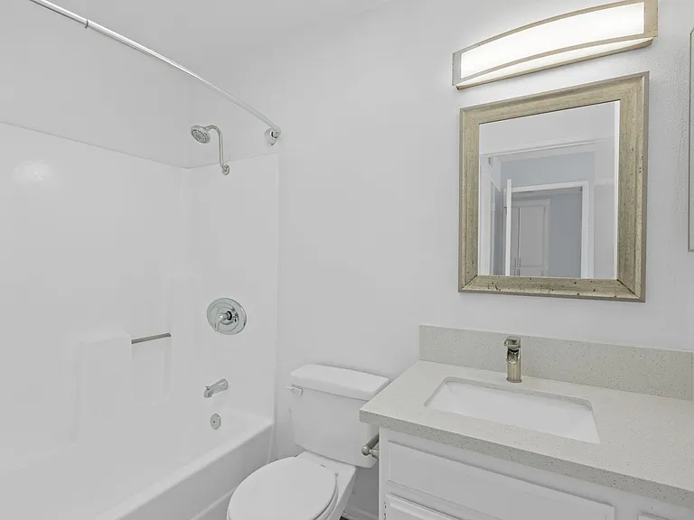Gorgeous 2 Bed/2 bath apartment in excellent Sherman Oaks area! — Photo 37