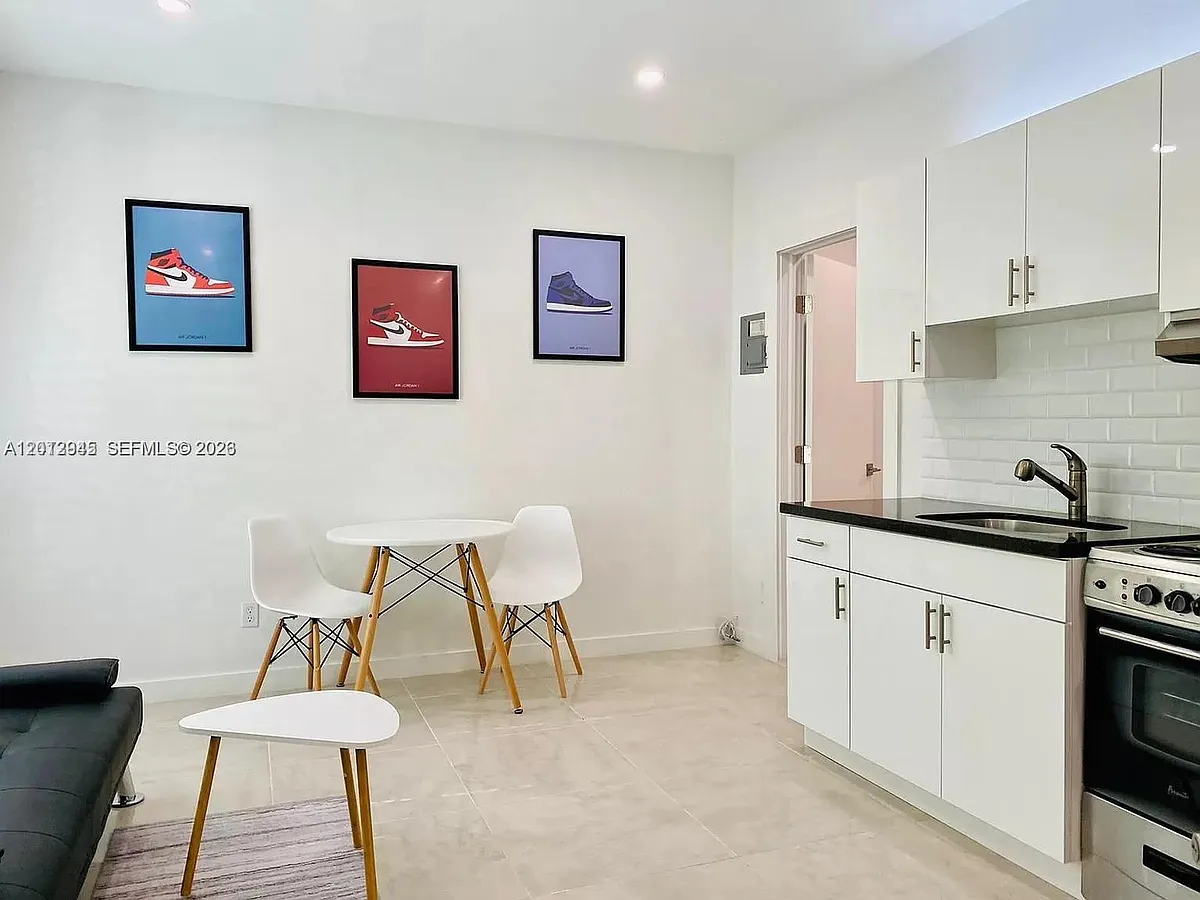 Photo 2 of 13 - 319 W 28th St #9 - Miami Beach, FL Building Photo - 319 W 28th St #9