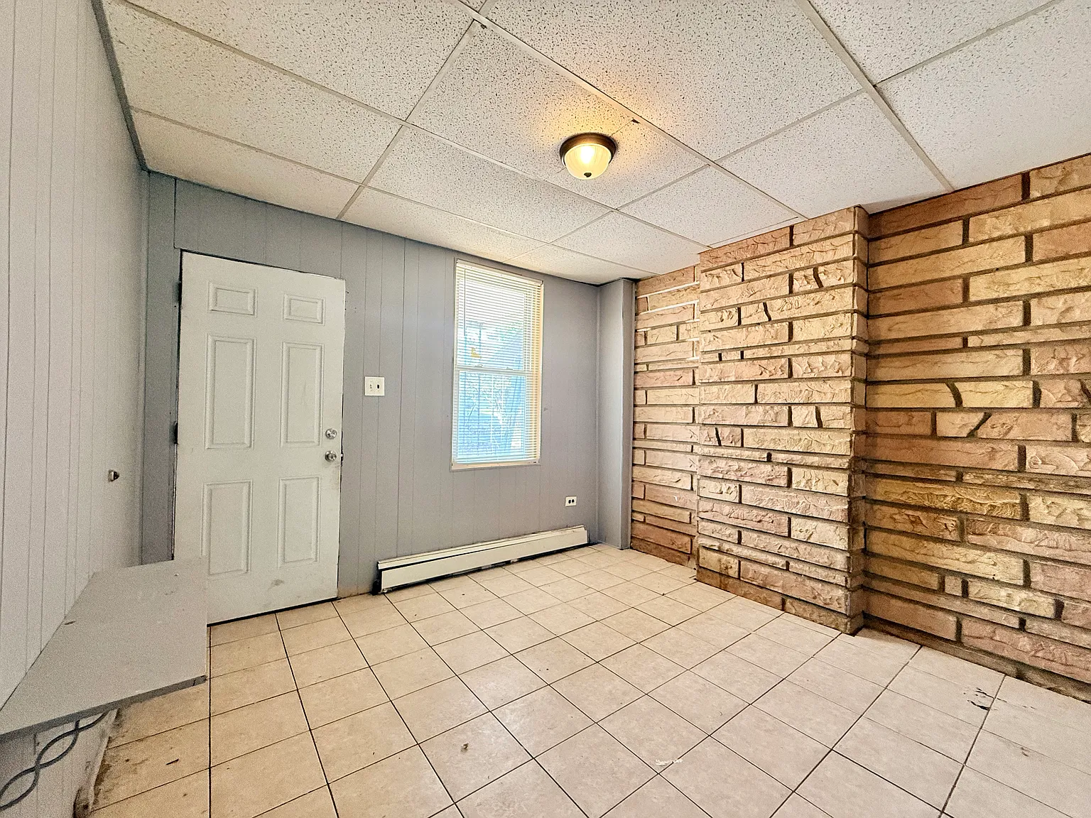 2 bed, 918 sqft, $1,050 — Photo 2